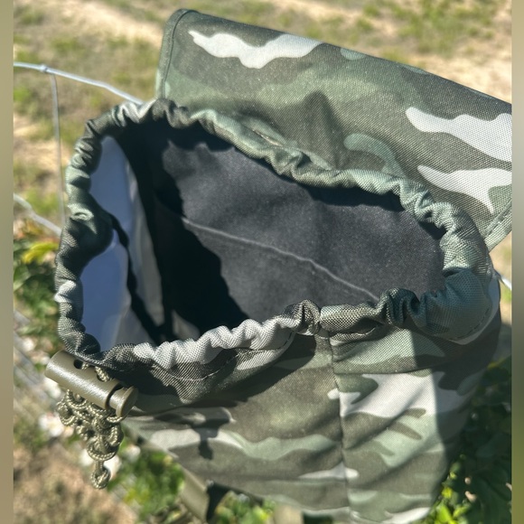 Mini Camo Backpack - Picture 2 of 3